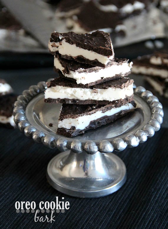 Oreo Cookie Bark | cookiesandcups.com