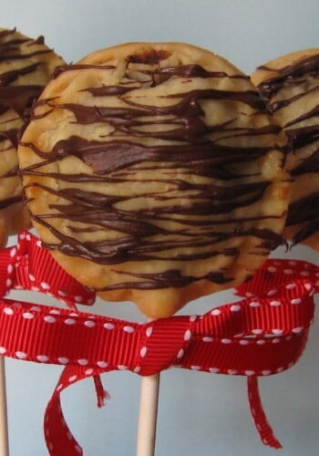 Chocolate chip cookie pie pops with chocolate drizzled on top.