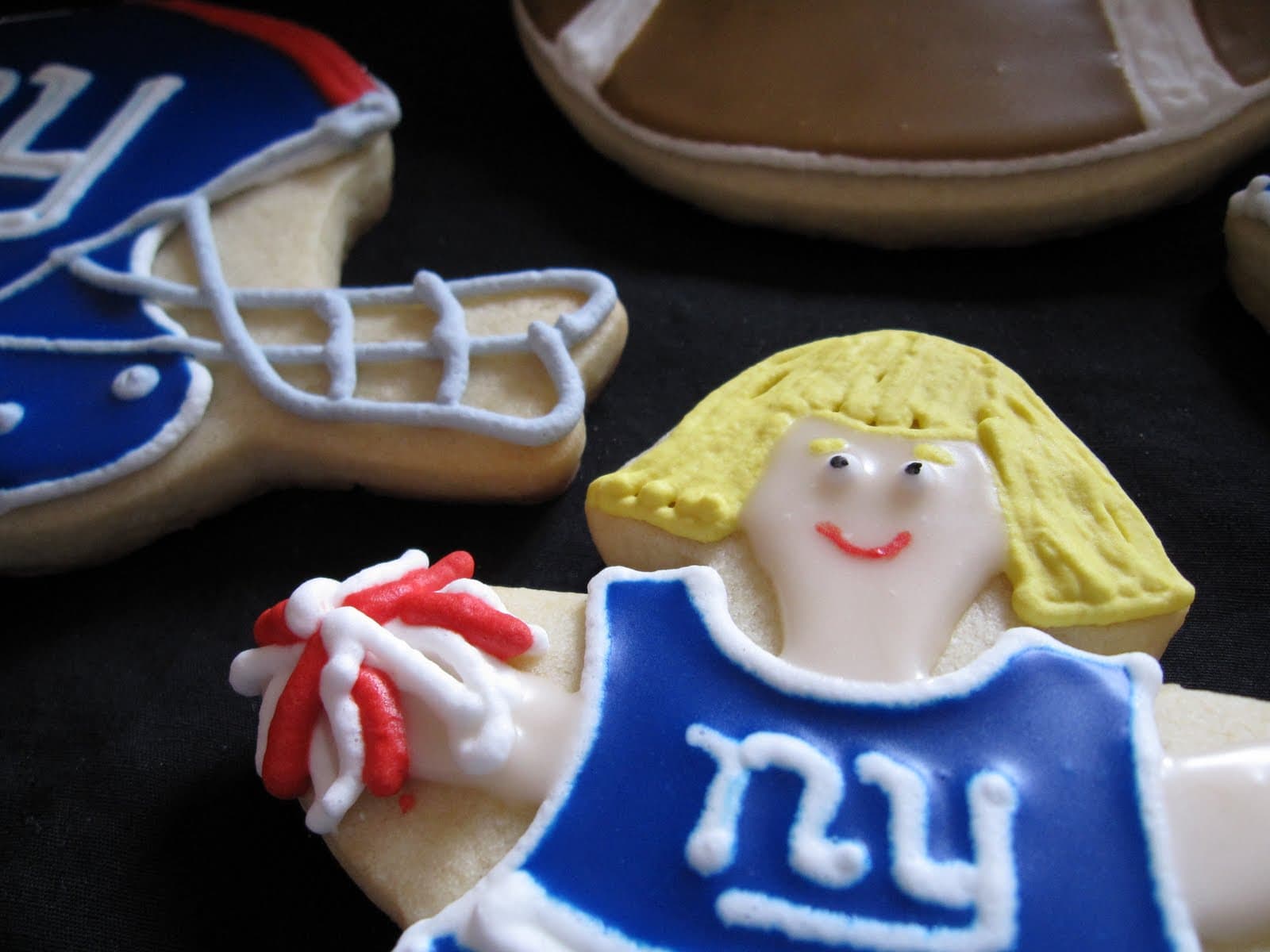 NY Giants Cheerleader and helmet cookies