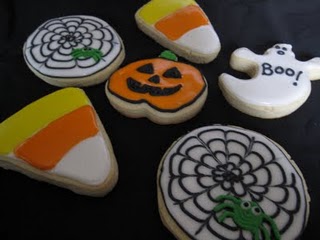 These Halloween spiderweb, candy corn, and ghost cookie ideas are the cutest!