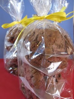 Chocolate cookies wrapped up in cellophane with yellow bows.