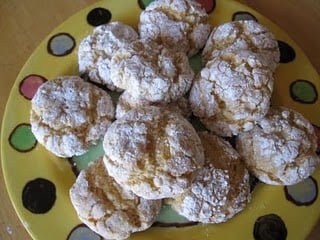 Cake mix crinkle cookies on a yellow plate.