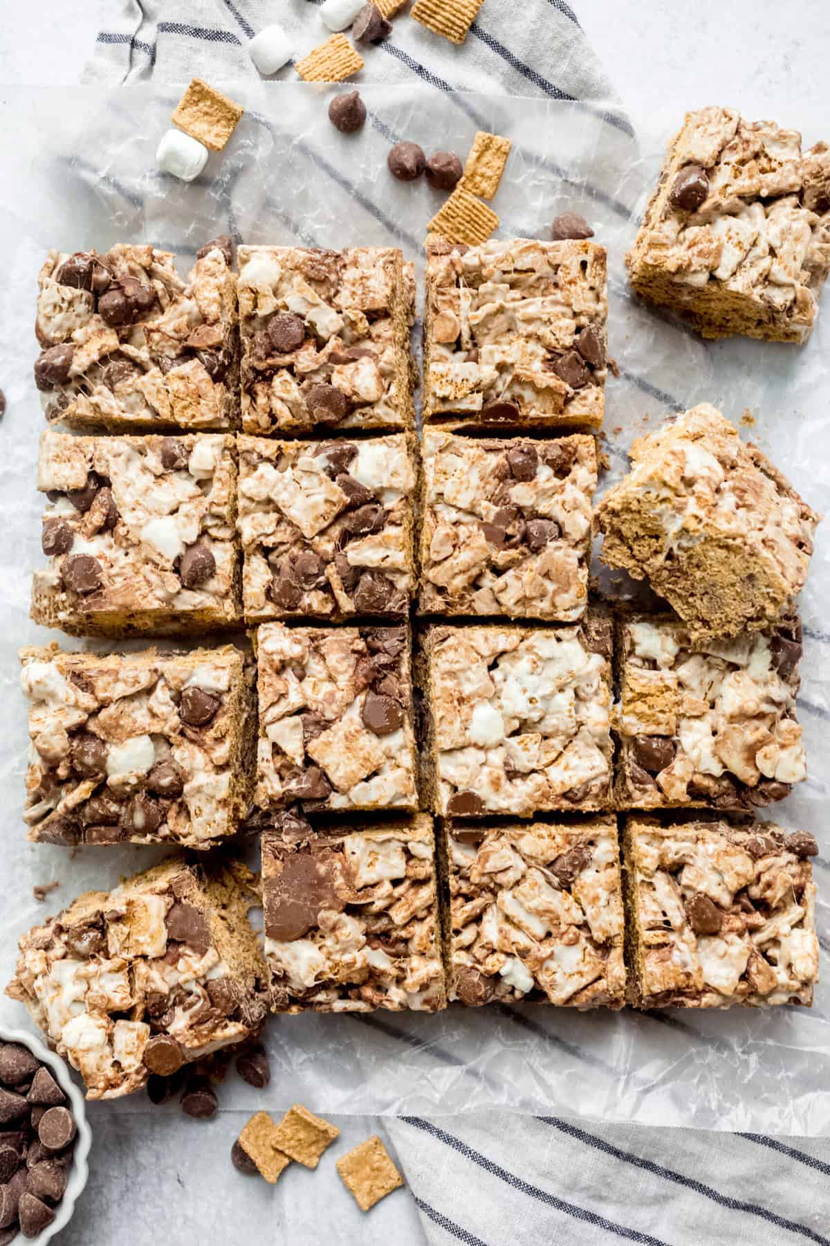 golden-graham-s-mores-bars-a-no-bake-dessert-cookies-and-cups