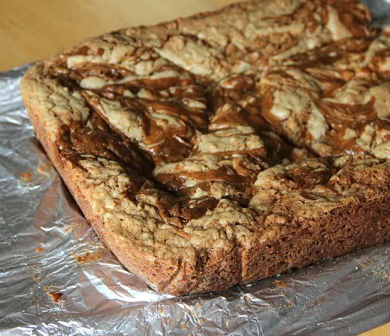 Bar cookies with caramel swirl