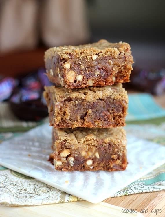 Pretzel Bottom Snickers Blondies