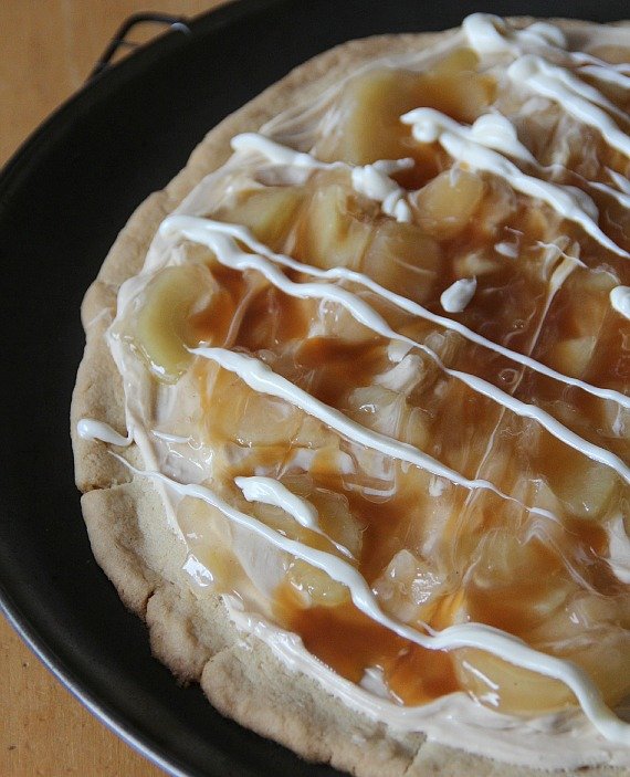 Top view of caramel apple pizza