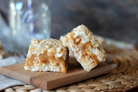 Caramel Stuffed Krispie Bars | Cookies and Cups