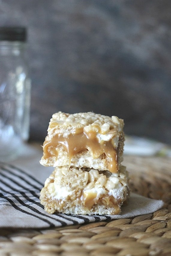 Caramel Stuffed Krispie Bars | Cookies and Cups