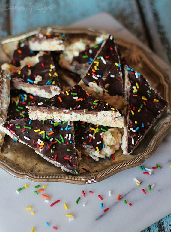 Krispie Treat Bark | Cookies and Cups