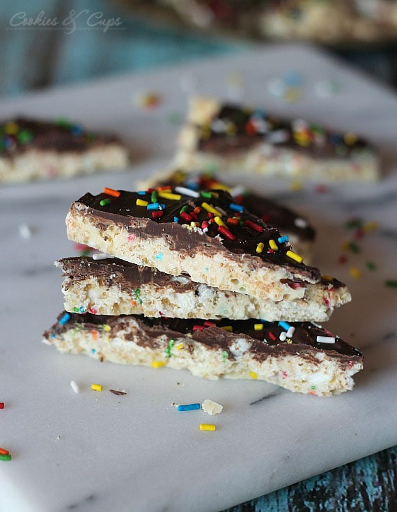 Krispie Treat Bark | Cookies and Cups