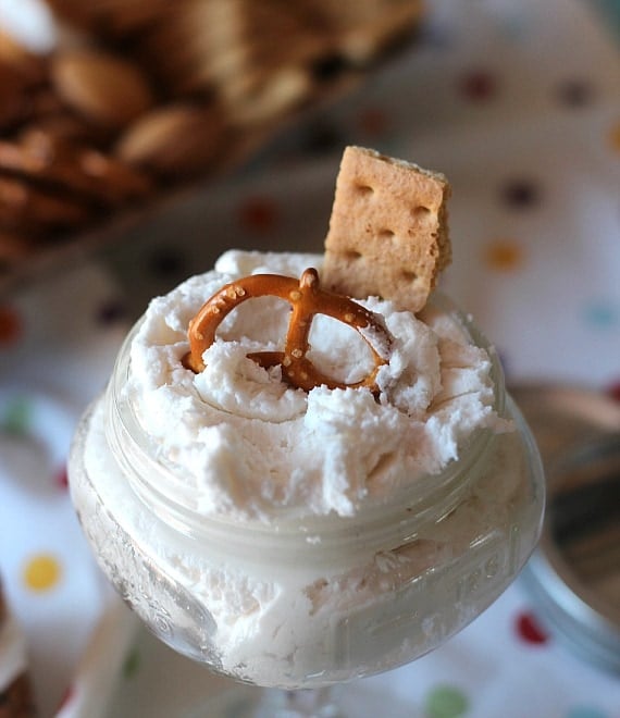 Oreo Cookie Filling Dip - Cookies and Cups