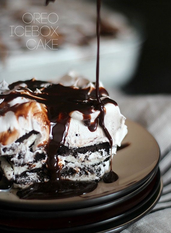 Oreo Icebox Cake ~ A simple 3 ingredient dessert that everyone will love! www.cookiesandcups.com