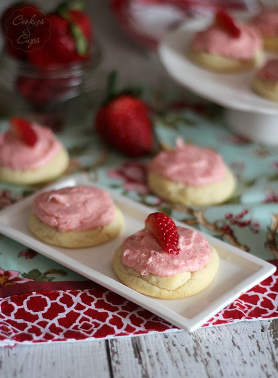 Strawberry Shortcake Cookies | Cookies and Cups