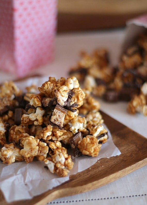 Whatchamacallit Popcorn | Cookies and Cups