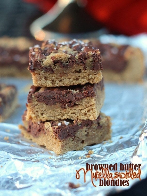 Browned Butter Nutella Swirled Blondies | Cookies and Cups