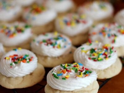 My Favorite Soft Sugar Cookies are like the Lofthouse Cookies