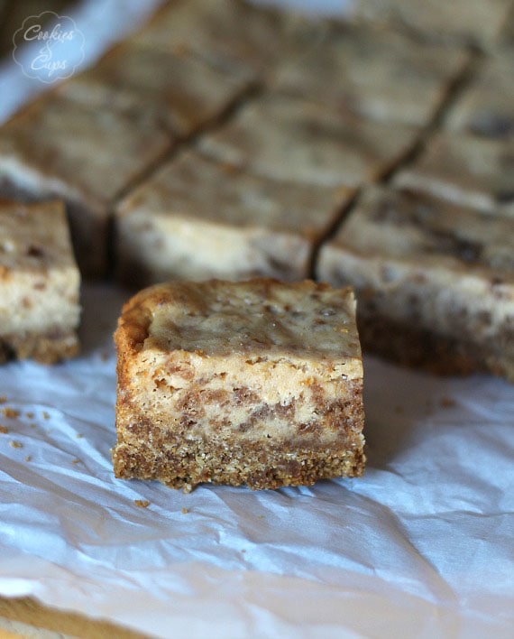 Oatmeal Cream Pie Cheesecake Bars | Cookies and Cups