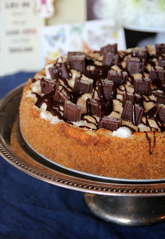 S'mores Cheesecake | www.cookiesandcups.com #cheesecake #smores #hershey