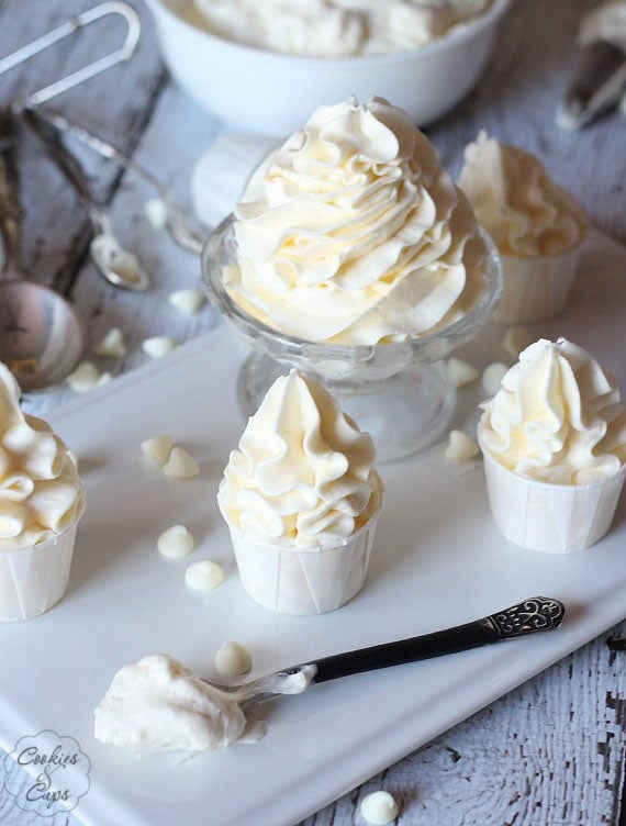 2 Ingredient White Chocolate Buttercream Frosting | www.cookiesandcups.com | #frosting #buttercream #easy #2ingredients