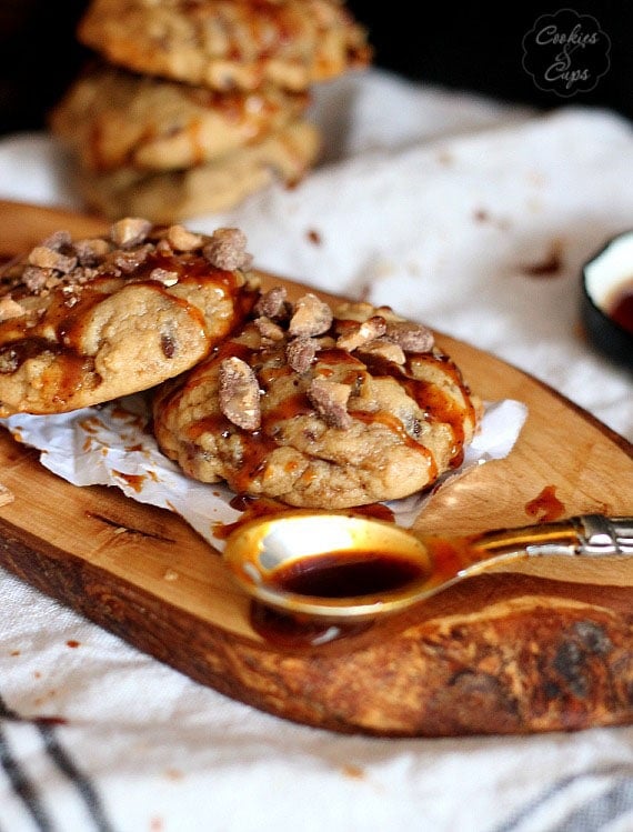 Sticky Toffee Pudding Cookies | www.cookiesandcups.com