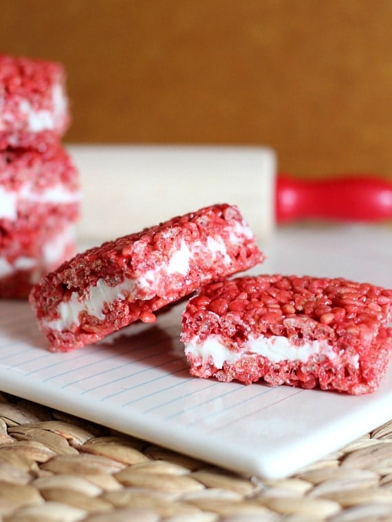 Red Velvet Krispie Treats | www.cookiesandcups.com