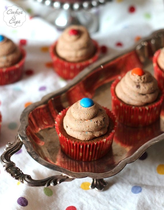 M&M Cupcakes ~ M&M Frosting on top of a delciouis MIlk Chocolate Cupcake! | www.cookiesandcups.com | #cupcakes #candy #frosting #M&M