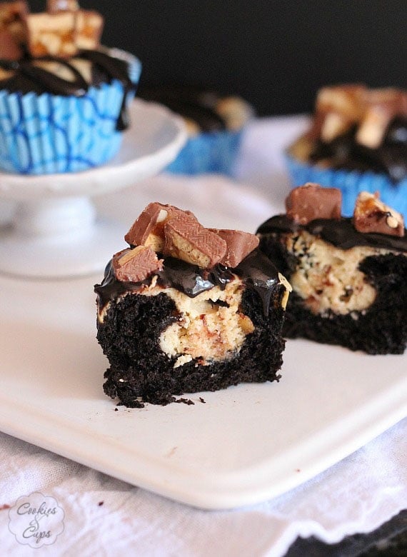 Devil's Food Snickers Cheesecake Cupcakes | www.cookiesandcups.com | #cupcakes #recipes #snickers #cheesecake #devilsfood