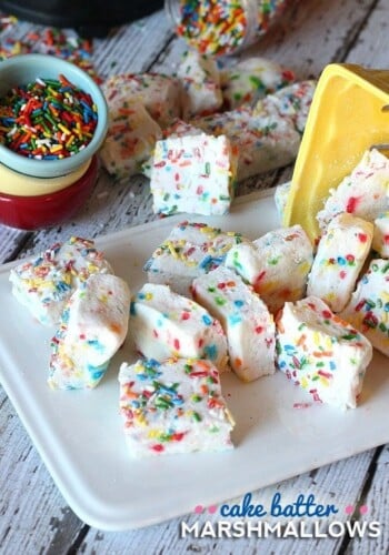 Cake Batter Marshmallows | Cookies and Cups