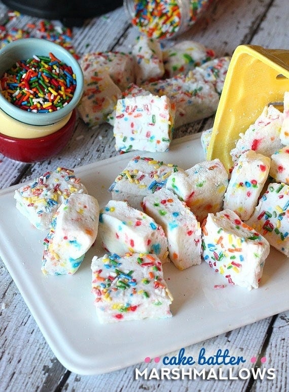 Cake Batter Marshmallows | Cookies and Cups