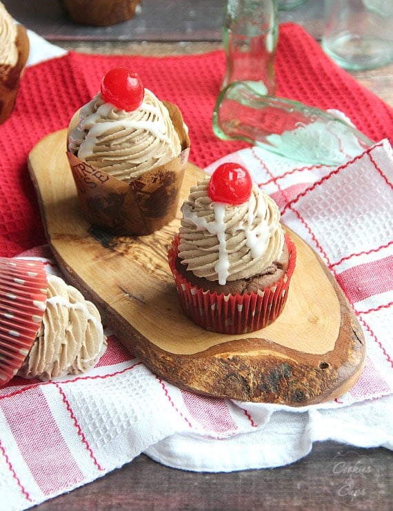 Coke Float Cupcakes | cookiesandcups.com | #cupcakes #cocacola #recipe #baking