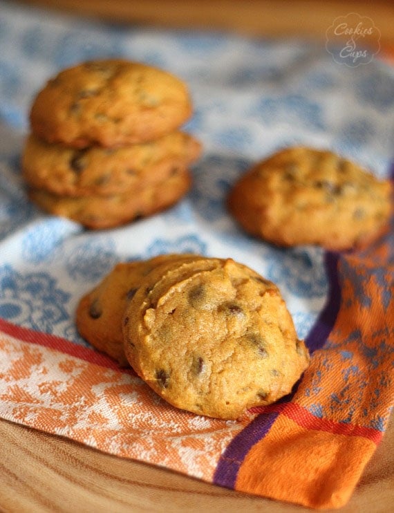 Pumpkin Chocolate Chip Cookies | www.cookiesandcups.com 