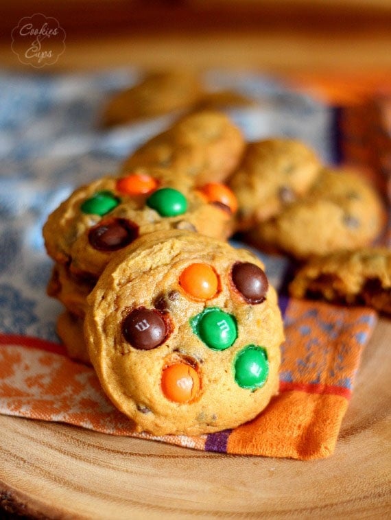 Pumpkin Chocolate Chip Cookies | www.cookiesandcups.com 