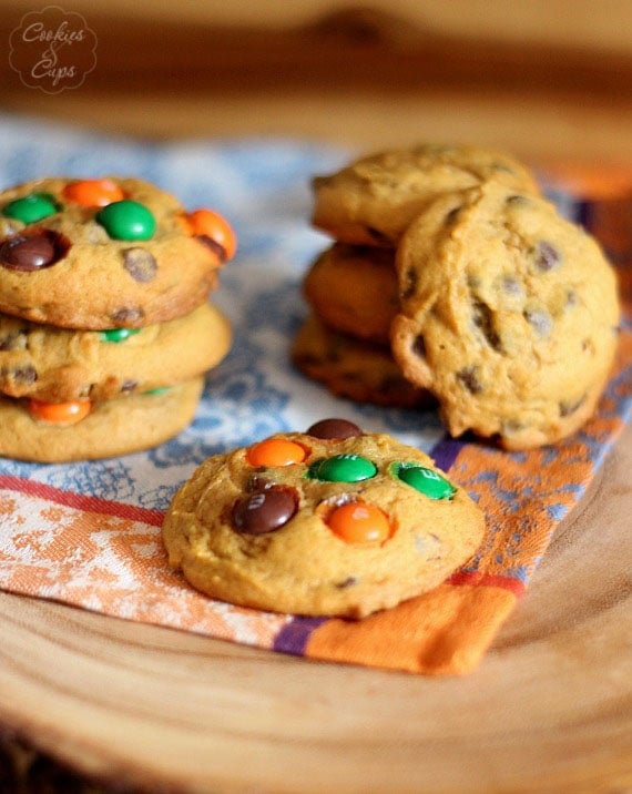 Pumpkin Chocolate Chip Cookies | www.cookiesandcups.com 