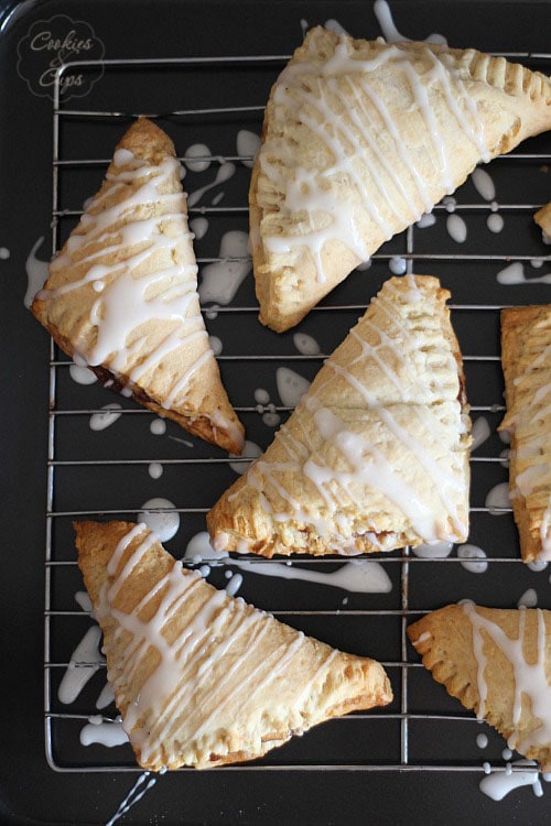 Caramel Apple Stuffed Biscuits | www.cookiesandcups.com