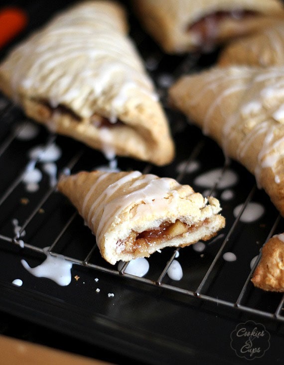 Caramel Apple Stuffed Biscuits | www.cookiesandcups.com