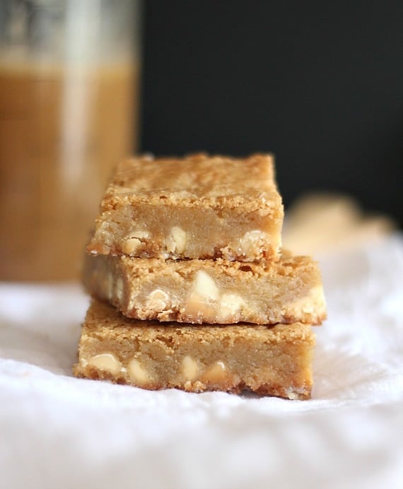 White Chocolate Maple Blondies | www.cookiesandcups.com