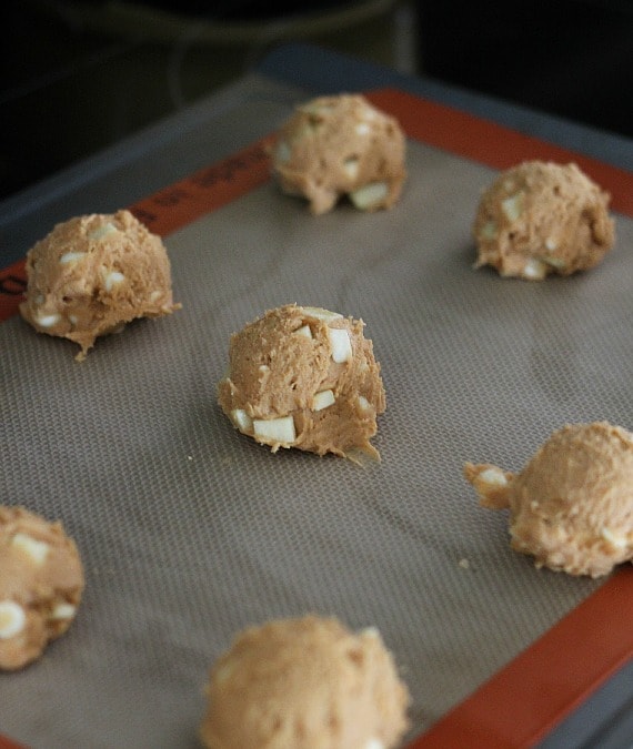 Butterscotch Apple Pudding Cookies | www.cookiesandcups.com