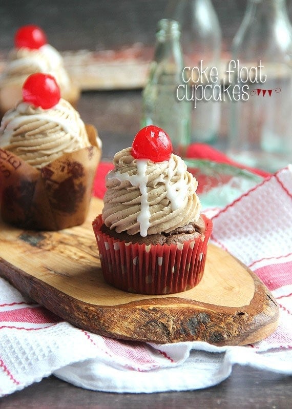 Coke Float Cupcakes | cookiesandcups.com | #cupcakes #cocacola #recipe #baking