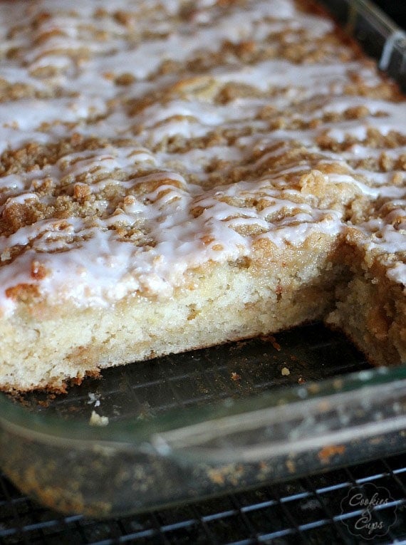 banana bread crumb cake