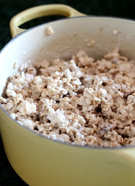 French Toast Krispie Treats | www.cookiesandcups.com