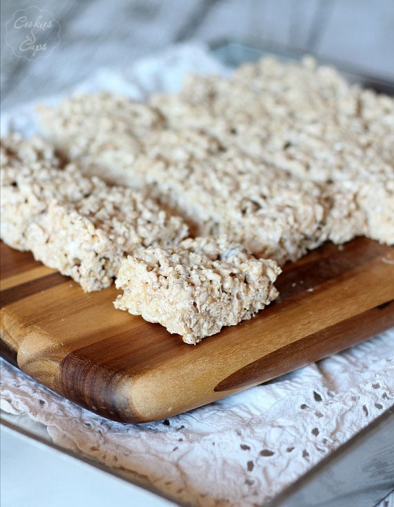 French Toast Krispie Treats | www.cookiesandcups.com