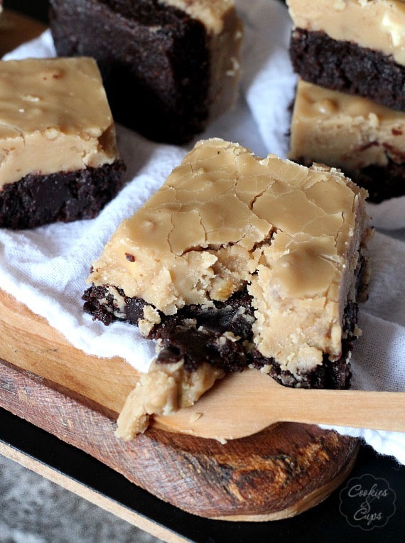 Praline Brownies | www.cookiesandcups.com