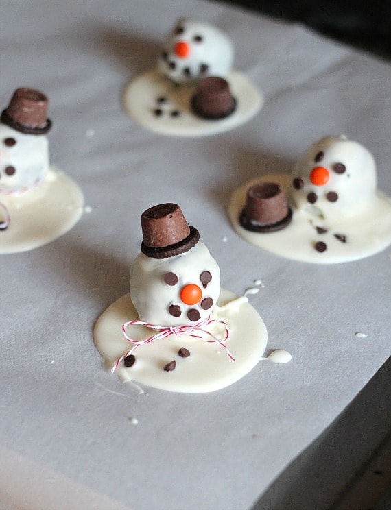 Image of Melting Snowman Oreo Cookie Balls
