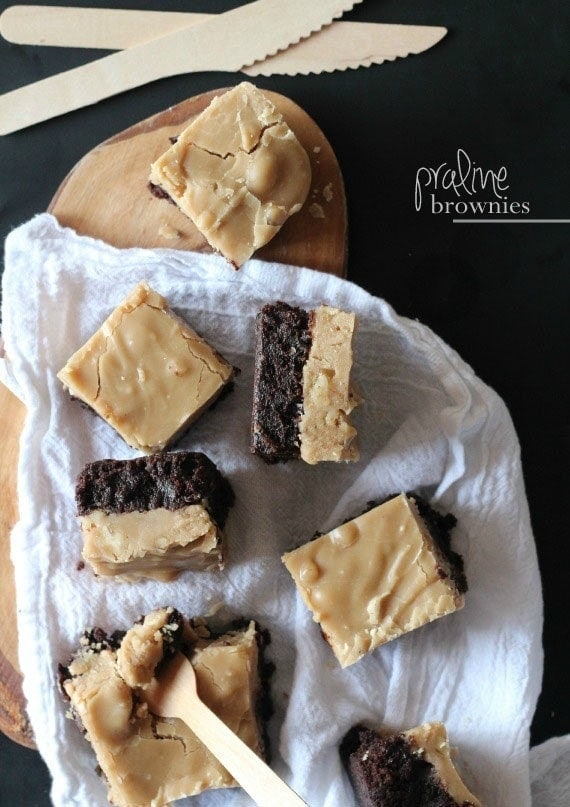 Praline Brownies | www.cookiesandcups.com