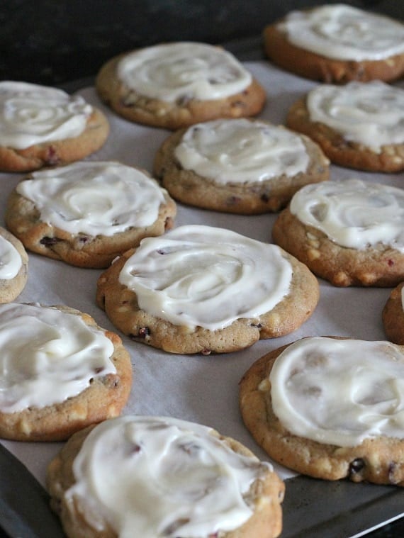 Cranberry Bliss Cookies | www.cookiesandcups.com