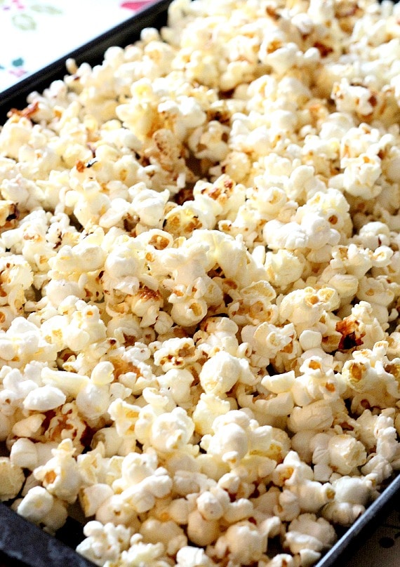 Hershey Kiss Milk Chocolate Kettle Corn | www.cookiesandcups.com