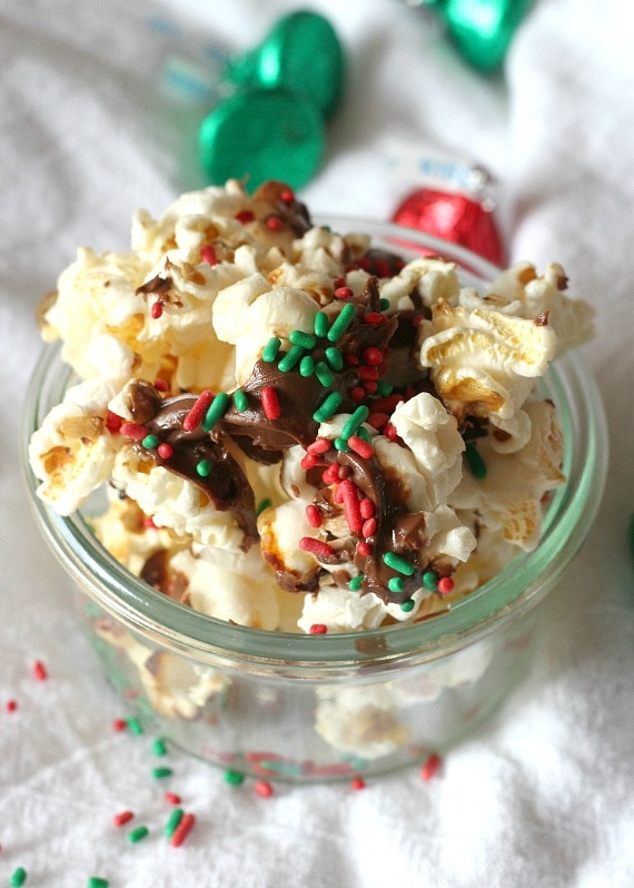 Hershey Kiss Milk Chocolate Kettle Corn | www.cookiesandcups.com