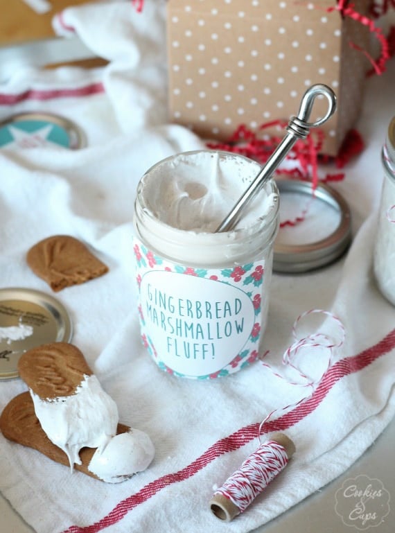 Homemade Gingerbread Marshmallow Fluff | www.cookiesandcups.com