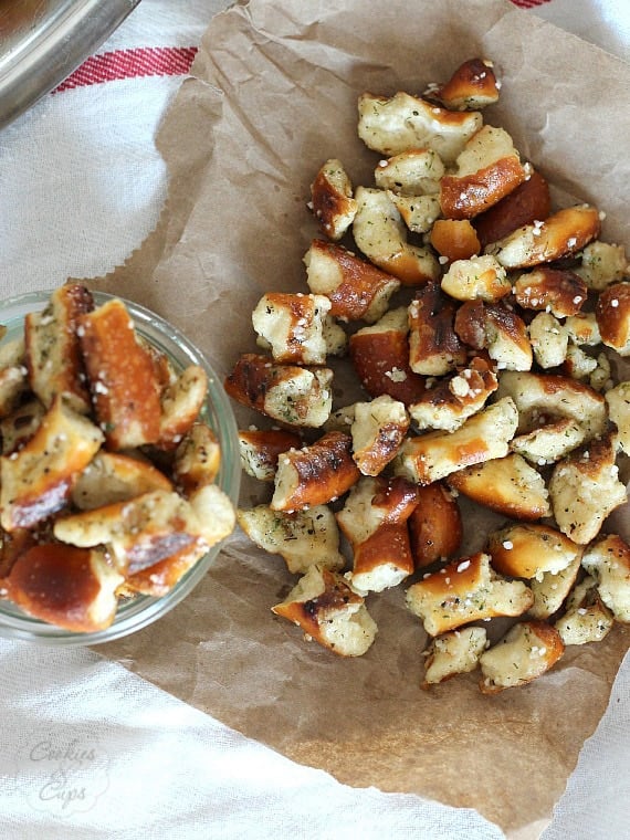 Stinky Pretzels | www.cookiesandcups.com | #pretzels #recipe #snack