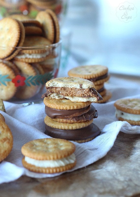 Candy Stuffed Ritz Sandwiches | www.cookiesandcups.com